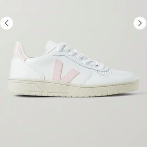 Veja V-10 in White/Petale. Size 41/US10. Worn less than 5 times.
